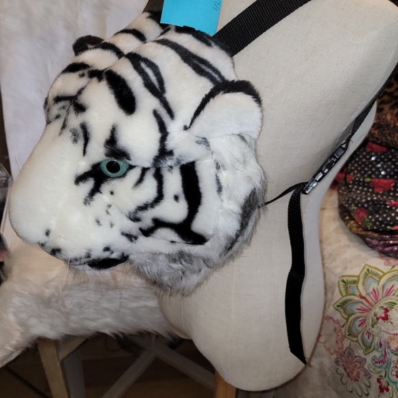 Vintage Snow Leopard Backpack - Picture 3 of 5